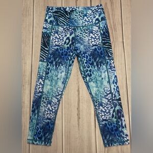 CVG Constantly Varied Gear Size Small Wild Thing Print Capri Leggings Blue